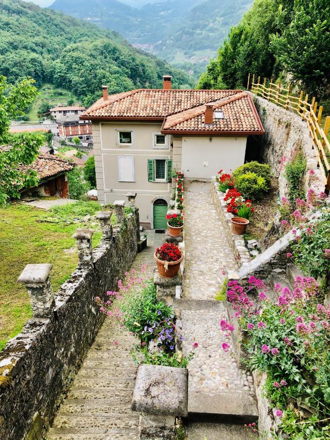 La Casa Sulla Collina Del Castello Villa Breno Luaran gambar