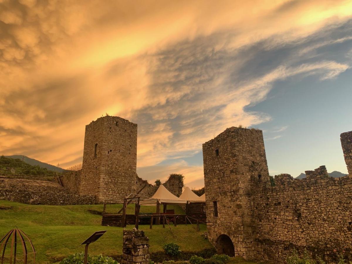 La Casa Sulla Collina Del Castello Villa Breno Luaran gambar