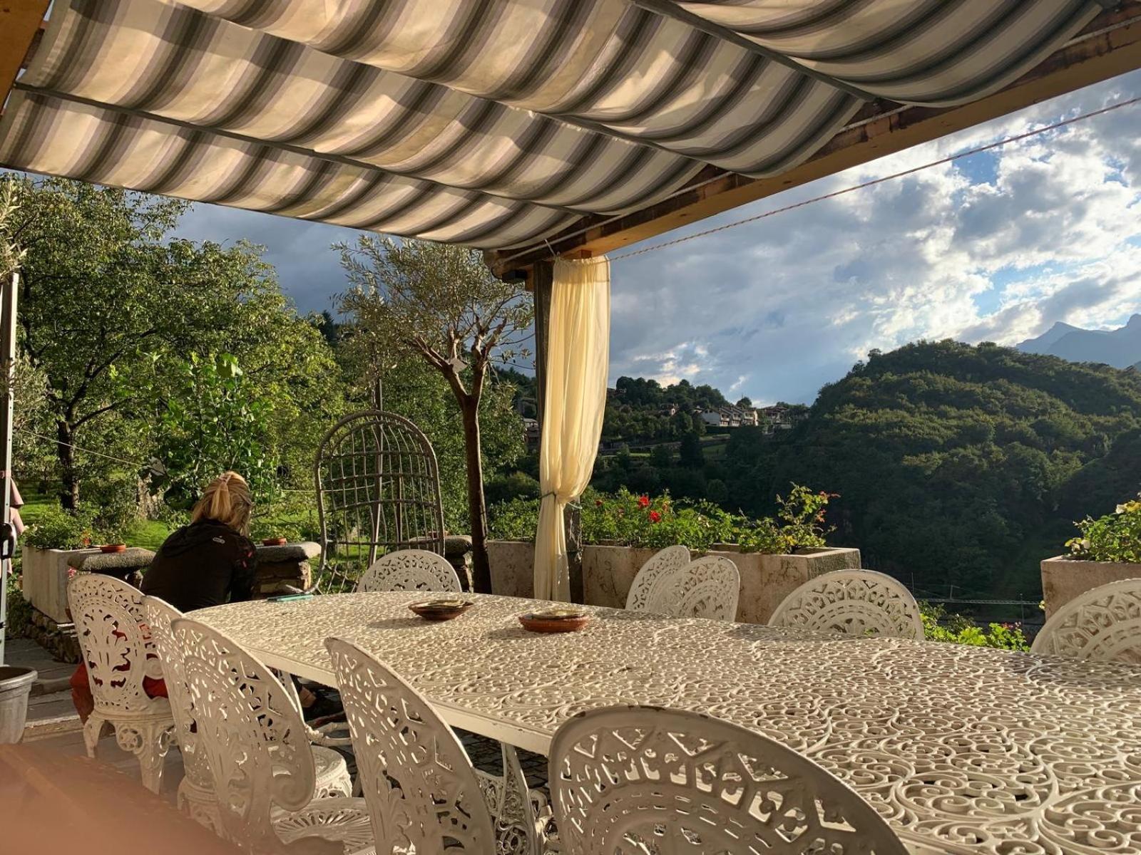La Casa Sulla Collina Del Castello Villa Breno Luaran gambar